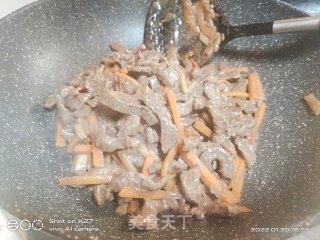 胡萝卜炒牛肉的做法步调：6