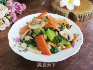 冬笋蘑菇芥菜炒年糕的做法步调：8