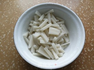 冬笋蘑菇芥菜炒年糕的做法步调：3