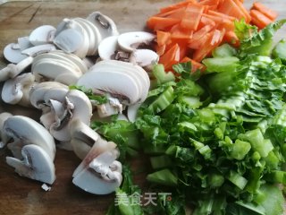 冬笋蘑菇芥菜炒年糕的做法步调：2