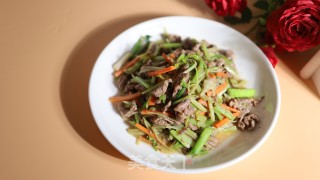 芹菜炒牛肉的做法步调：8