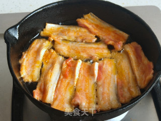 喷鼻煎五花肉的做法步调：4