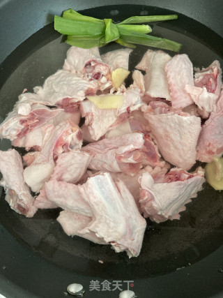 冬菇焖鸭翅的做法步调：6