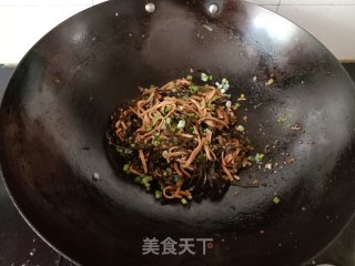 千张炒海带丝的做法步调：8