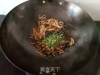 千张炒海带丝的做法步调：7