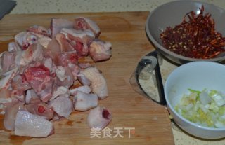 干煸辣子鸡的做法步调：2