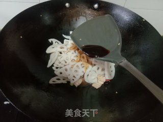 五花肉炒莲藕的做法步调：9