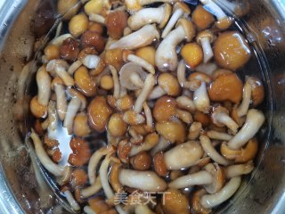 滑子蘑炒肉的做法步调：4