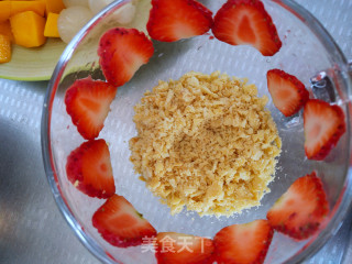 牛奶生果捞的做法步调：4