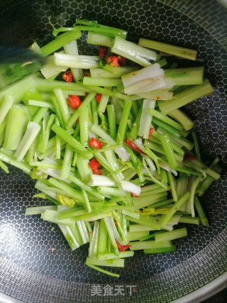 芹菜炒肉的做法步调：6