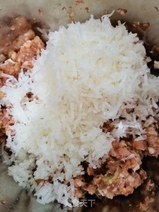 萝卜猪肉蒸饺的做法步调：8