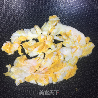 鸡蛋炒春葵的做法步调：5