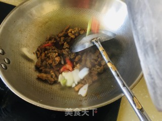 蒜黄过油肉的做法步调：3