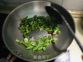 青椒酱油肉的做法步调：2