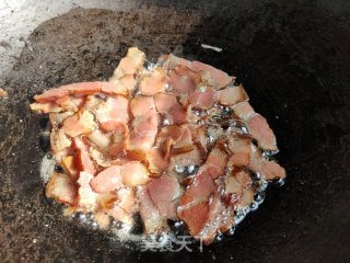 蒜苗炒腊肉的做法步调：4