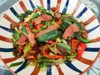 蒜苗炒腊肉的做法步调：10