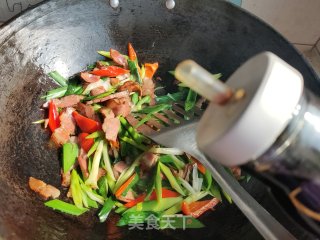 蒜苗炒腊肉的做法步调：7