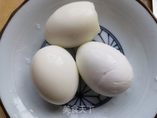 凉拌火煮蛋的做法步调：2