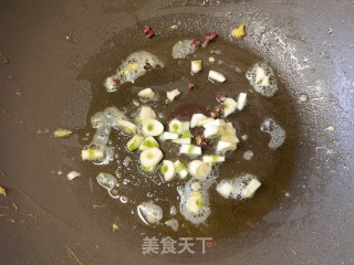 螺丝椒洋葱炒鸡蛋的做法步调：5
