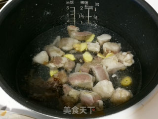 咸肉炖萝卜毛芋的做法步调：3