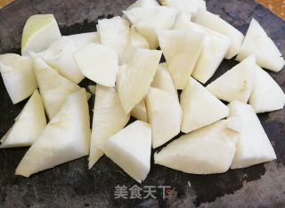 咸肉炖萝卜毛芋的做法步调：4