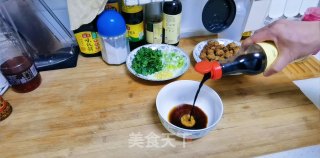 酸爽丸子汤的做法步调：3