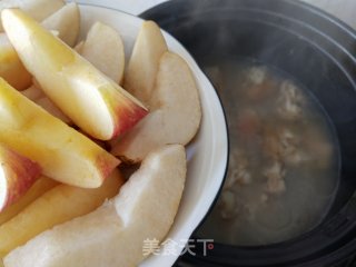 养颜来水的苹果雪梨煲猪蹄的做法步调：9