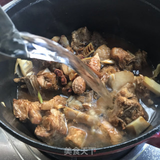 糖醋排骨炖竹笋的做法步调：8