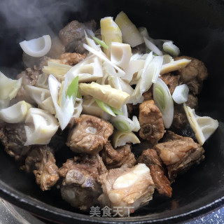 糖醋排骨炖竹笋的做法步调：7