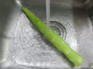干贝烧虾仁炒莴笋的做法步调：2