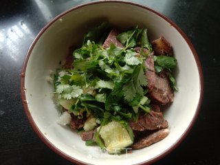 黄瓜拌卤牛肉的做法步调：6