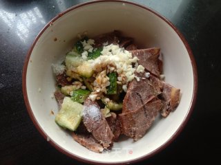 黄瓜拌卤牛肉的做法步调：4