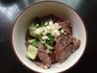 黄瓜拌卤牛肉的做法步调：2