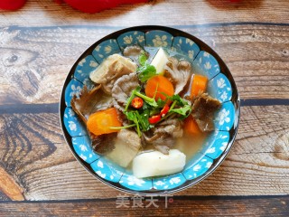 胡萝卜山药利剑参菌排骨汤的做法步调：16