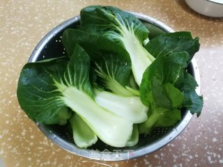 虾仁炒菜帮的做法步调：2