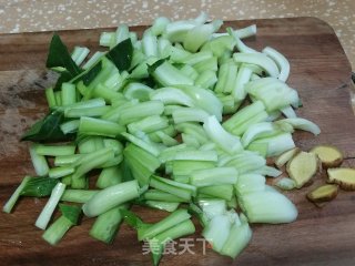 虾仁炒菜帮的做法步调：3