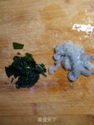 裙带菜虾仁蒸蛋羹的做法步调：3