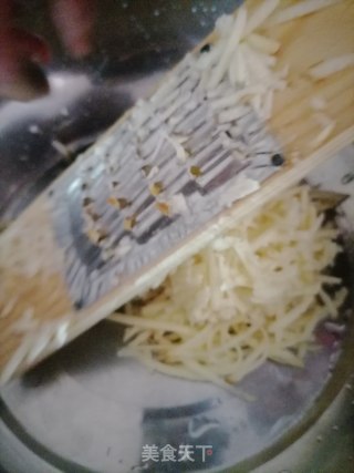 足板薯丸子的做法步调：2