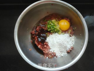 茄汁狮子头的做法步调：3