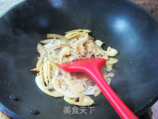 雷笋炒牛百叶的做法步调：9