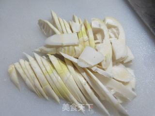 雷笋炒牛百叶的做法步调：3