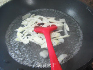 雷笋炒牛百叶的做法步调：4