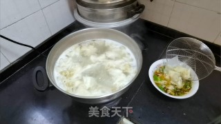 酸汤馄饨的做法步调：7