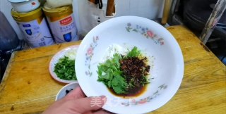 酸汤馄饨的做法步调：3