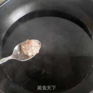 裙带菜肉丸汤的做法步调：7