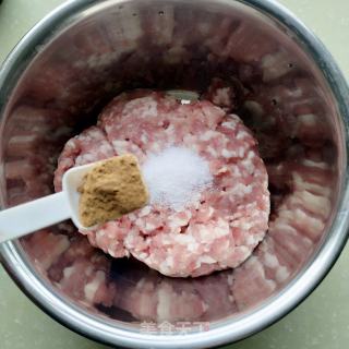 裙带菜肉丸汤的做法步调：1