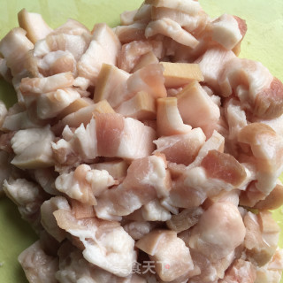 五花肉炒萝卜干的做法步调：1