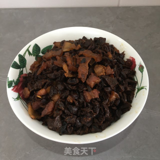 五花肉炒萝卜干的做法步调：11