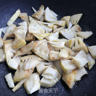 油焖笋块的做法步调：3