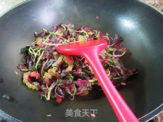 苦瓜炒白苋菜的做法步调：5
